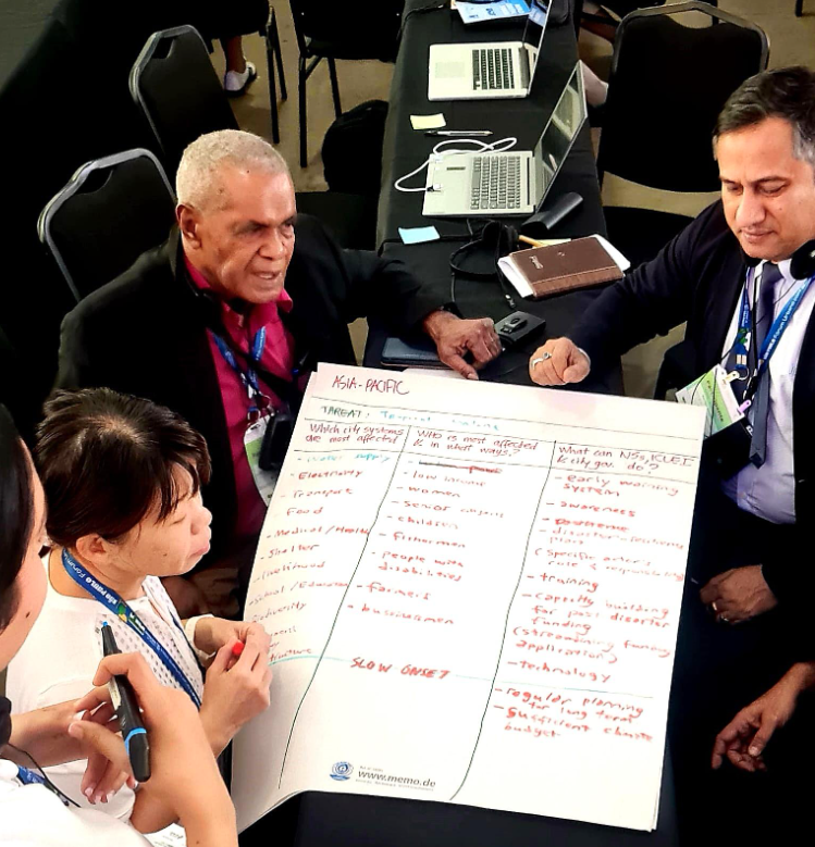  Pictured: Chair Saliceni Raiwalui, Nadi Town Council, Fiji and delegates from Bangladesh and Korea collaborating at the Coastal Cities dialogue facilitated by ICLEI and its partner, the IFRC. 
